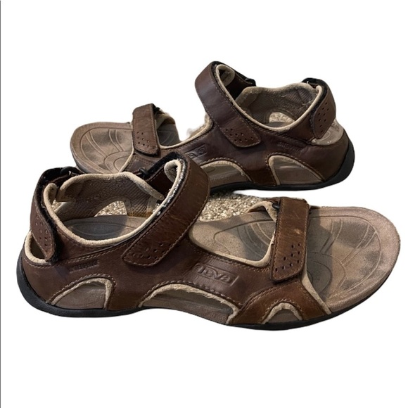 Teva strap sandals size possible 12 but heel to to measure 13.5 from bottom - Picture 1 of 7
